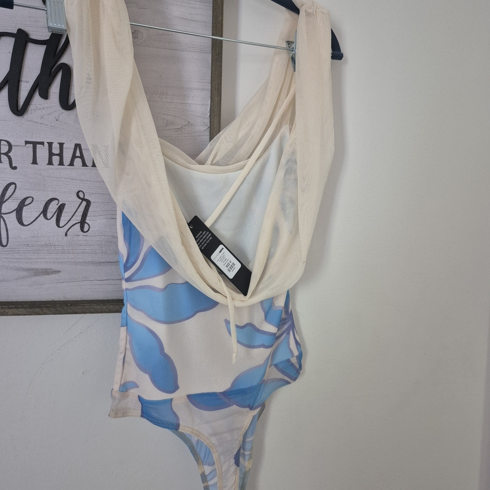 Elegant Blue and Cream Floral Bodysuit - Picture 3 of 11